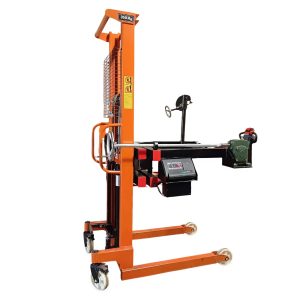 Xe nâng quay đổ phuy gắn cân siêu tiện lợi tại Hưng Việt