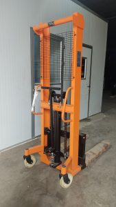 Xe nâng tay cao 2 tấn lên 1m6 tại Hưng Việt