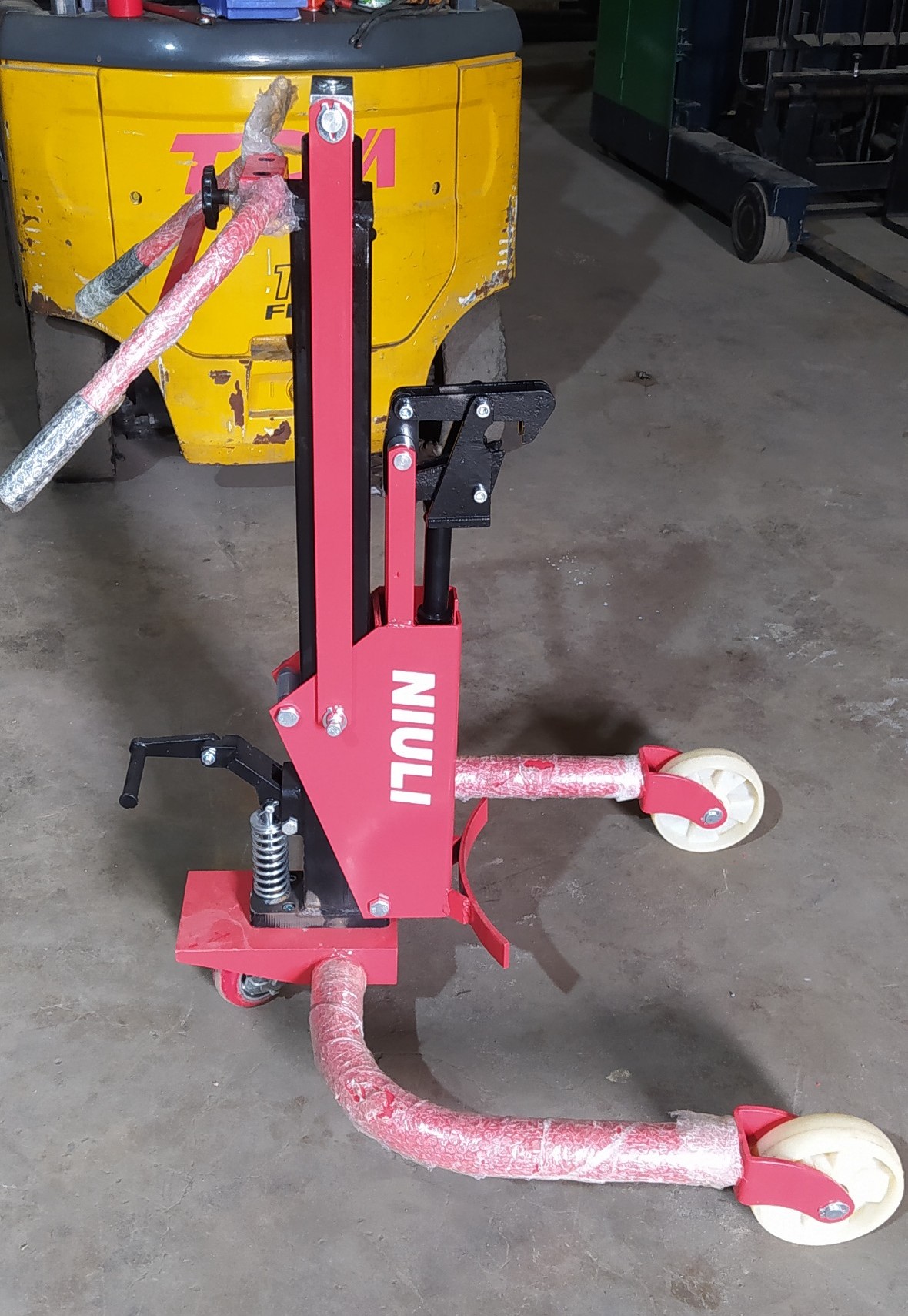 Xe nâng và di chuyển thùng phuy tải 300kg có sẵn tại HCM - Giao hàng toàn quốc