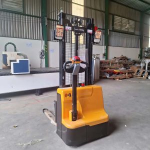 Xe nâng stacker tự động 3.5m tại Hưng Việt. Anh chị liên hệ 0333.755.395 (Zalo) để được hỗ trợ 247 nhé!