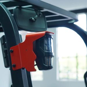 Hệ thống đèn LED chiếu sáng giúp làm việc hiệu quả trong kho tối.