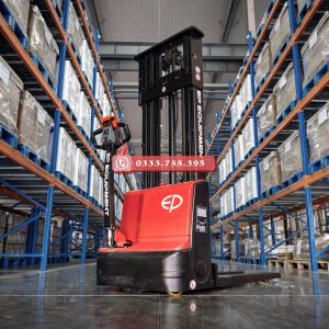 Mẫu xe nâng đi bộ lái tự động ử dụng linh hoạt cho nhiều nhu cầu, loại hình kho xưởng.
